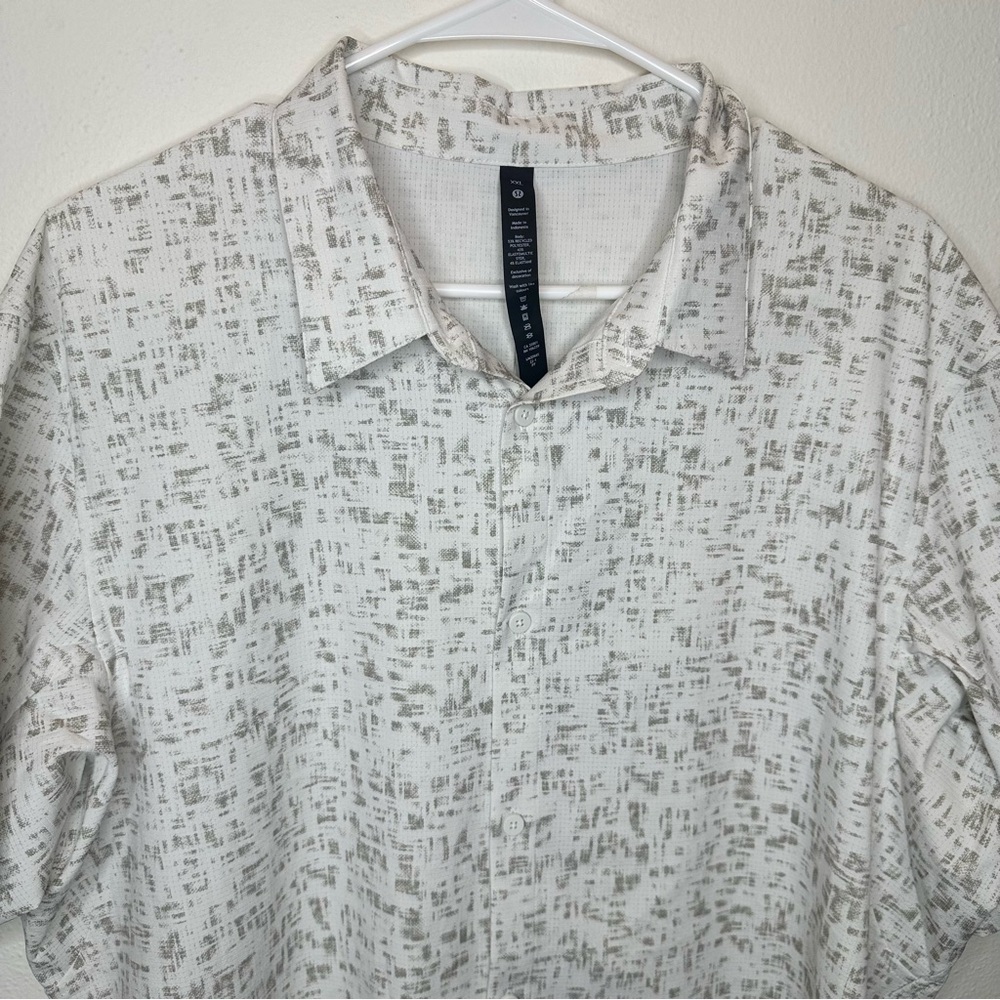 Lululemon Airing Easy Mens Short Sleeve Shirt Size XXLarge - Picture 4 of 10